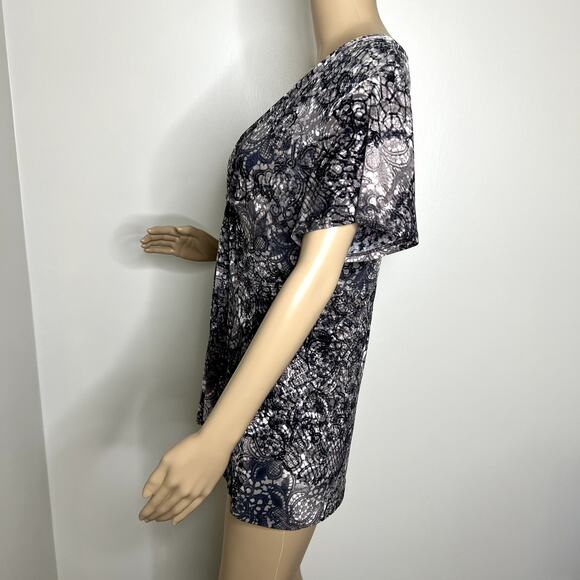 Daisy Fuentes Patterned Short Sleeve Knot Top - Picture 2 of 8